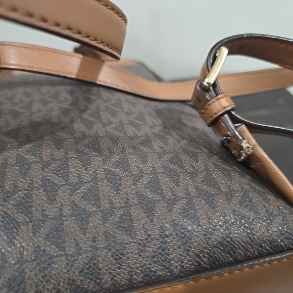 Michael Kors Valerie medium logo backpack in brown and acorn PVC and leather.  - Picture 10 of 13